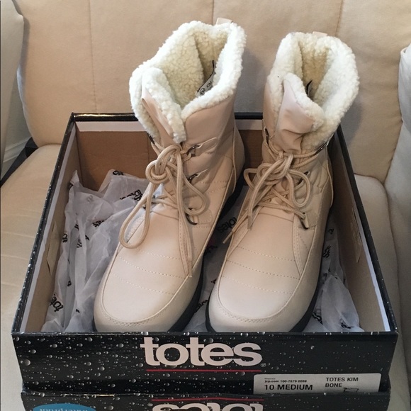 Totes Shoes - Totes lined boots Bone color, NWT’s SALE! Lowest $